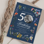 Invitación Flor silvestre pradera foto 50 cumpleaños marina a<br><div class="desc">Un elegante diseño de la fiesta "50th Birthday" con foto personalizada,  tipografía moderna y motivos de flores silvestres.</div>