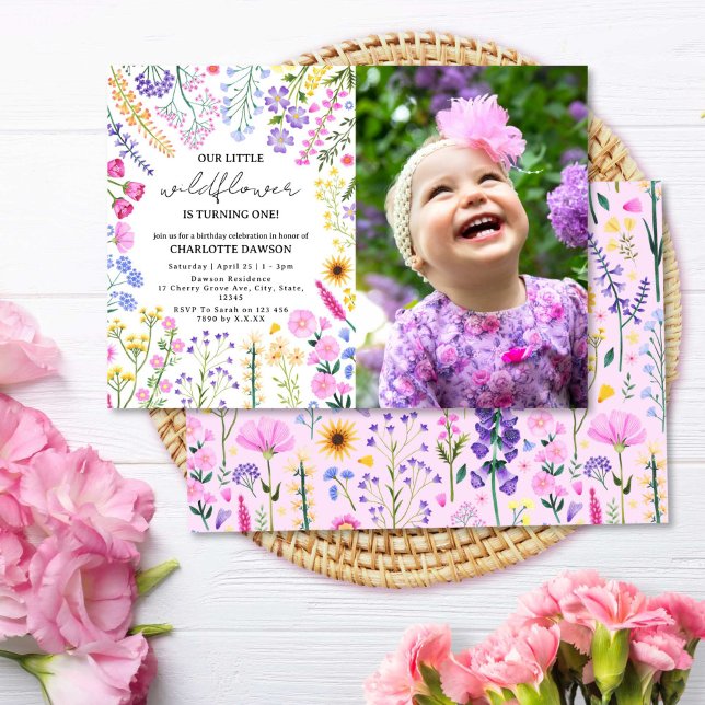 Invitación Flor silvestre vuelve foto de primer cumpleaños (Wildflower is Turning One First Birthday Photo Invitation)