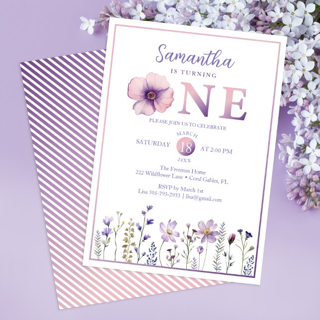 Invitación Flor violeta se está convirtiendo en una invitació (Floral First Birthday Party Invitation)