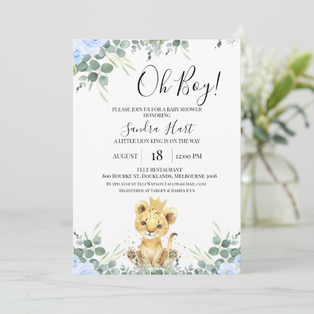 Invitación Floral Azul Eucalyptus León Rey Baby Shower (Anverso de pie)