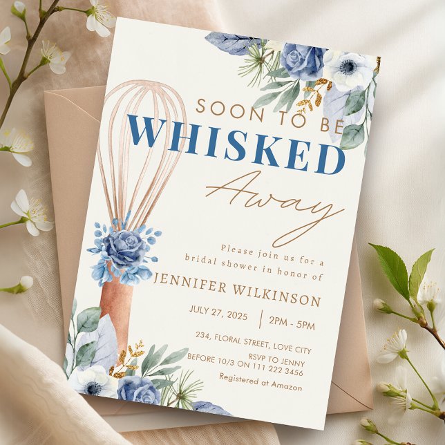 Invitación Floral azul sacudida fuera de la cocina ducha de n (Blue Floral Whisked Away Kitchen Bridal Shower Invitation)