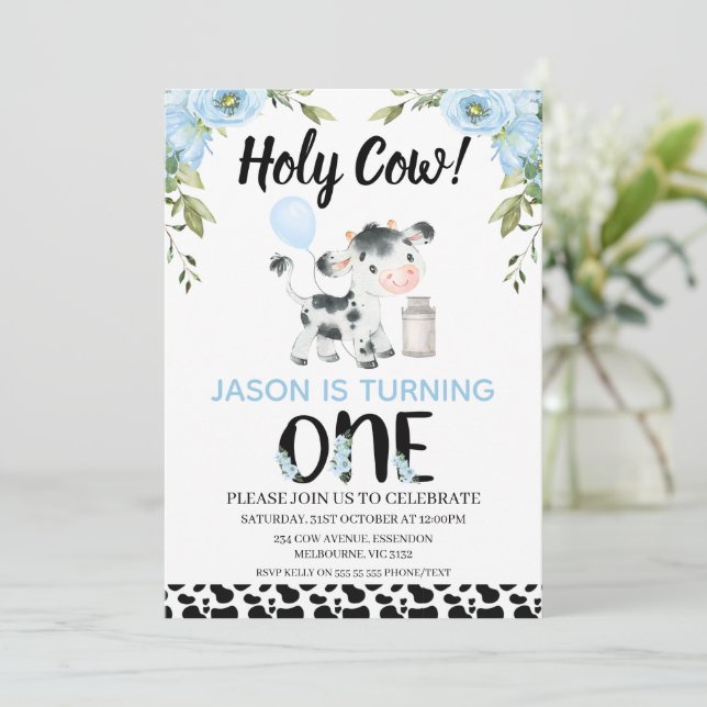 Invitación Floral Blue Boys Cow Print Holy Cow Primer cumplea (Anverso de pie)