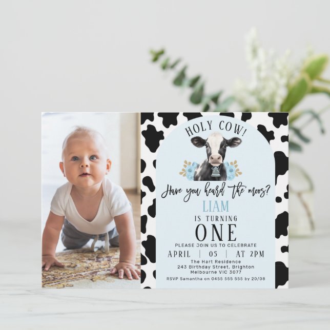Invitación Floral Blue Cow Print Photo Holy Cow Primer cumple (Anverso de pie)