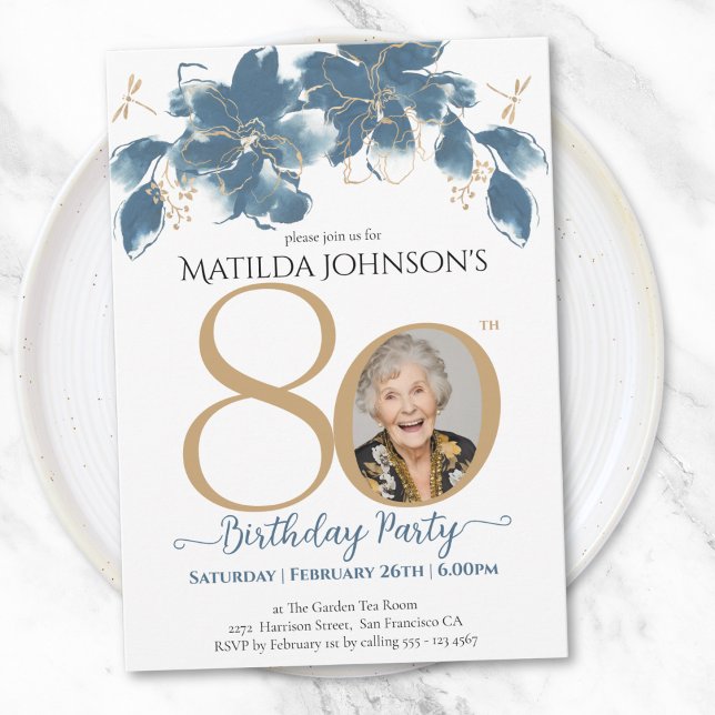 Invitación Floral Blue Gold Personalizado Foto 80 cumpleaños (Floral Blue Gold Custom Photo 80th Birthday Party Invitation)