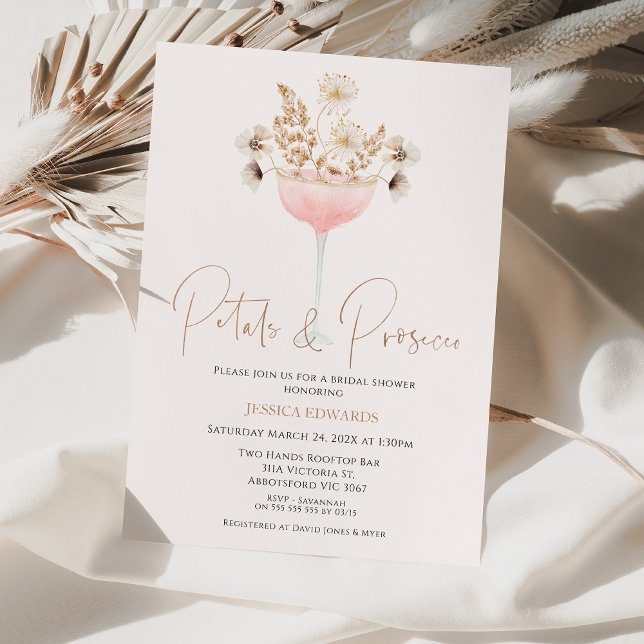 Invitación Floral de flores silvestres Petales Prosecco Ducha (Modern floral petal and prosecco Bridal Shower Invitation, Glass and Flowers Bridal Shower Boho )