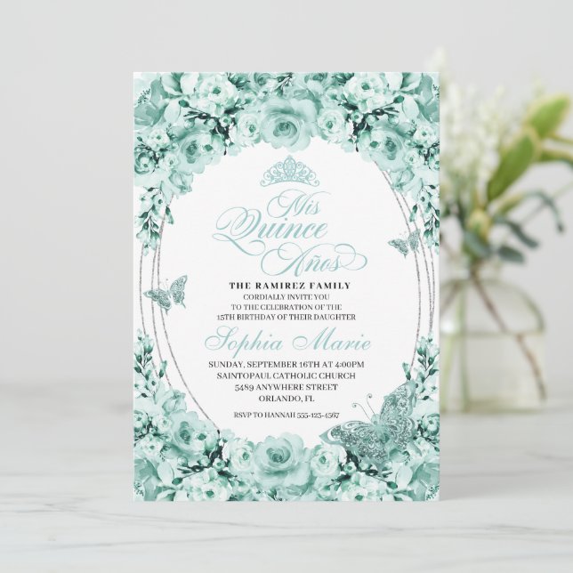 Invitación Floral de plata verde suave Tiara Quinceanera (Anverso de pie)