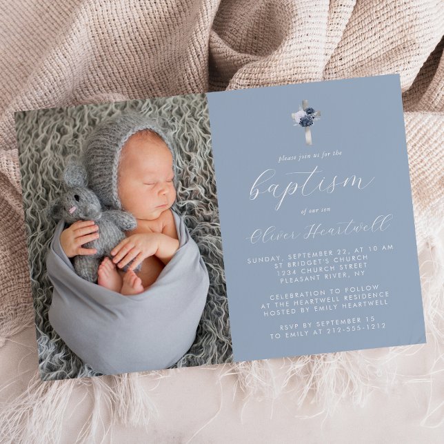 Invitación Floral Dusty Blue Silver Cross Photo Boys Bautismo (Subido por el creador)