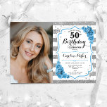 Invitación Floral Dusty Blue Silver foto blanca 50 cumpleaños<br><div class="desc">Elegante invitación de 50 años floral femenina con tu foto. Glam, blanco y azul polvoriento con una falsa plata purpurina. Cuenta con rayas, rosas turquesa claros, fuente de escritura y confeti. Perfecto para un elegante fiesta de celebración de cumpleaños. Personaliza con tus propios detalles. ¡Se puede personalizar para cualquier edad!...</div>