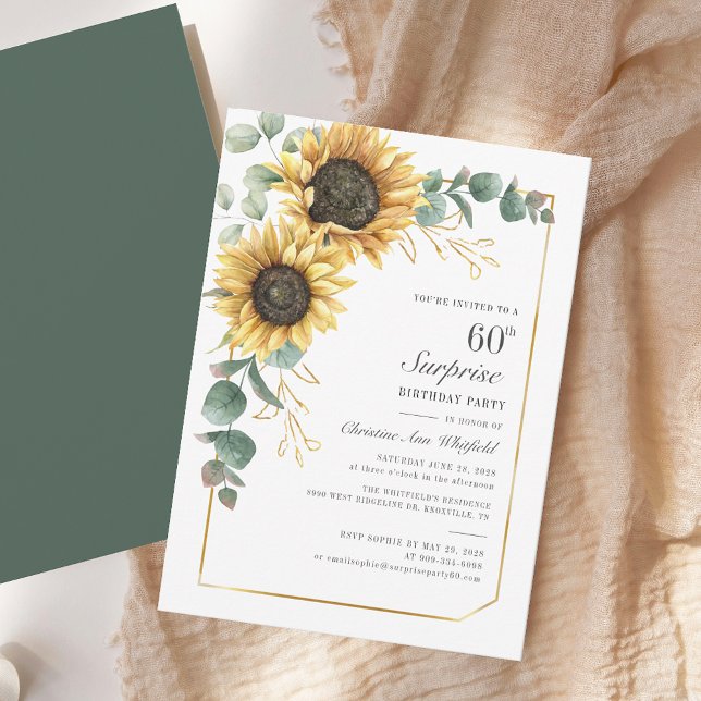 Invitación Floral Eucalyptus Sunflower 60ª Fiesta de Cumpleañ (Floral Sunflower Eucalyptus Script 60th Birthday Party Invitation)