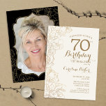 Invitación Floral Gold Black Photo 70th Birthday Party<br><div class="desc">Floral Black Gold Foto Invitación a la fiesta de cumpleaños número 70. Diseño moderno minimalista con acentos de dibujos botánicos y tipo de letra de guión tipográfico. Sencilla carta de invitación a la moda, perfecta para una elegante celebración de cumpleaños femenina. Se puede personalizar a cualquier edad. Invitaciones Zazzle impresas...</div>
