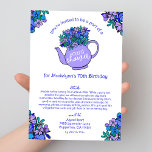 Invitación Floral Teapot 70th Birthday Card Shower por correo<br><div class="desc">Celebra un cumpleaños histórico de una manera única y sincera con esta linda ducha de cartas de cumpleaños de Teapot por invitación por correo. Esta elegante invitación de inspiración floral se caracteriza por una tetera pintada a mano adornada con un bonito ramo de flores en tonos violeta de bonito, que...</div>