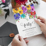 Invitación Florales Brillantes y Negrita 40 cumpleaños<br><div class="desc">Brillantes y audaces invitaciones florales de 40 años que se pueden personalizar para cualquier edad. El diseño incluye letras de guiones caligráficos,  flores acuáticas pintadas a mano con follaje verde y una plantilla de cumpleaños elegante clásica que es fácil de personalizar.</div>