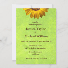 Invitación Flores amarillas en un abstracto monograma verde