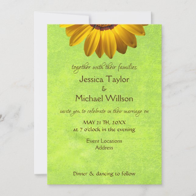 Invitación Flores amarillas en un abstracto monograma verde (Anverso)