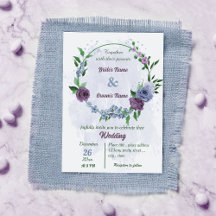 Flores azul polvorientas moradas hojas verdes boda