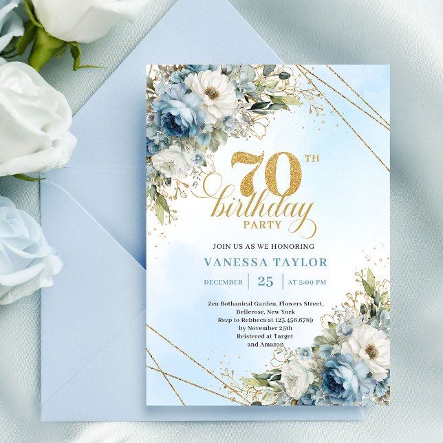 Invitación Flores azules polvorientas de lujo marco dorado 70 (Luxe dusty blue florals gold frame 70th birthday invite

)