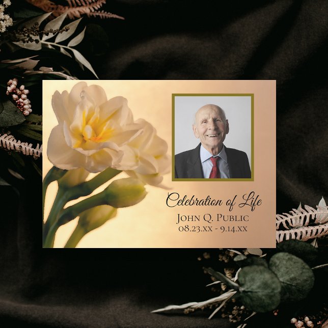 Invitación Flores blancas de doble abadejo celebran la vida (Subido por el creador)