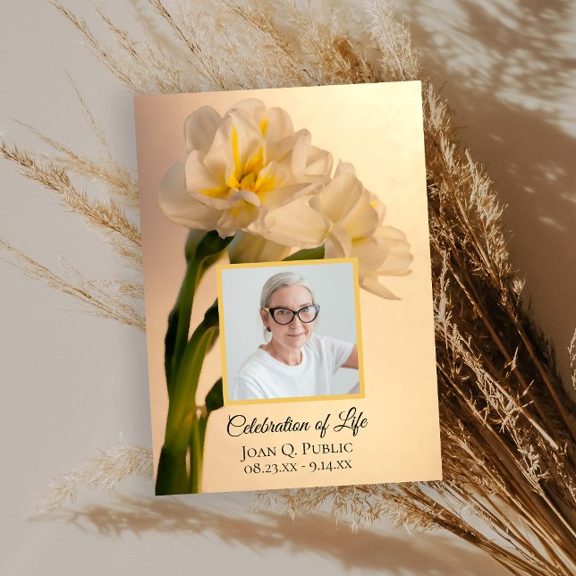 Invitación Flores blancas de doble daffodil celebran la vida (Subido por el creador)