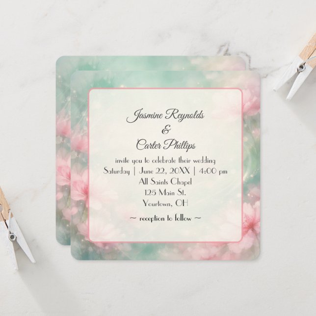 Invitación Flores de boda rosadas sobre abstracto verde menta (Anverso/Reverso In Situ)