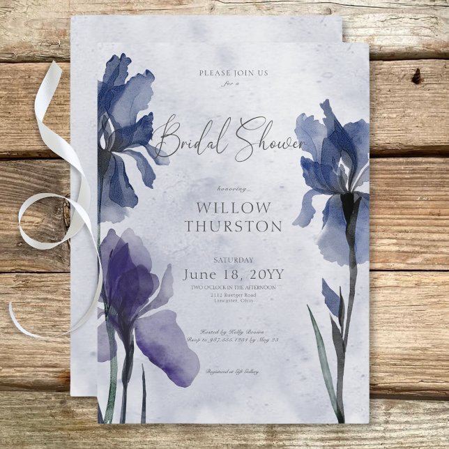 Invitación Flores de iris azul modernas en ducha de novia azu (Modern Blue Iris Flowers on Blue Bridal Shower Invitation)