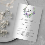 Invitación Flores de lavanda plata 25 aniversario boda<br><div class="desc">Un fondo falso plateado. Una corona floral de flores de lavanda y de eucalipto acuático. Personalice y agregue sus nombres,  detalles. Texto negro.</div>