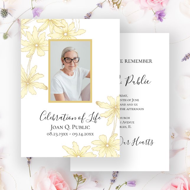 Invitación Flores de margarita amarillo pálido celebran la vi (Subido por el creador)