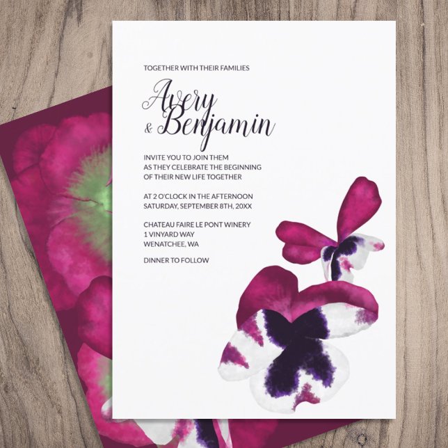 Invitación Flores de otoño magenta boda (berry pink magenta purple pansy pansies wedding 5x7 invitation template, script calligraphy writing)