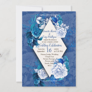 Invitación Flores de rosa blanca en papel de patrón azul