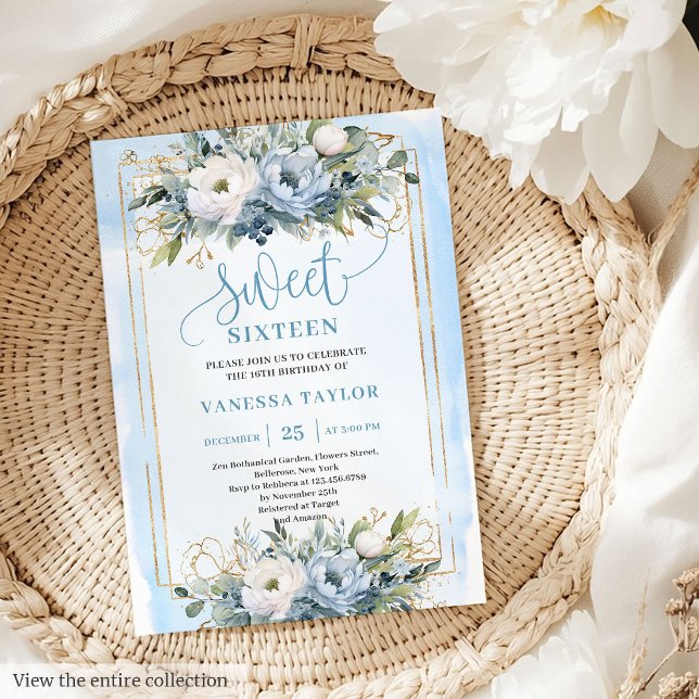 Invitación Flores doradas azules y turbias azul dulces 16 (Luxurious Dusty Blue White Gold Flowers Sweet 16 Invitation)