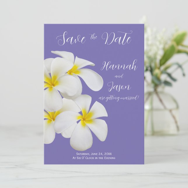 Invitación Flores Frangipani blancas, Periwinkle, fecha de ah (Anverso de pie)