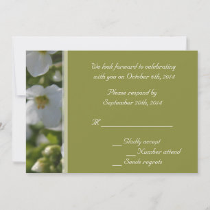Invitación flores frescas de jardín blancas para confirmar as