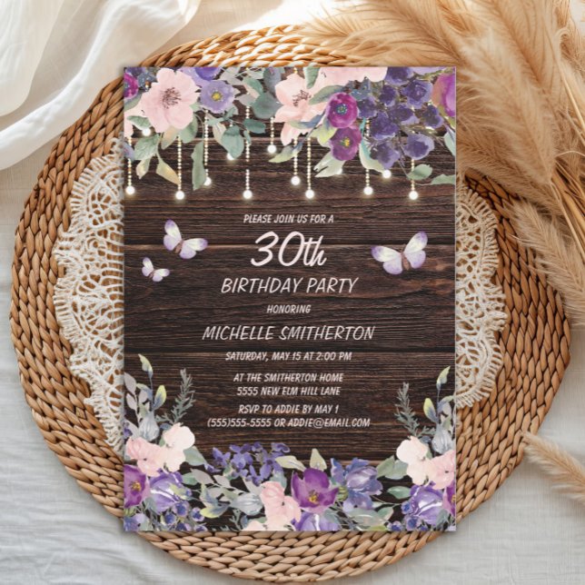 Invitación Flores Mariposas Rosadas Moradas Rústico Madera 30 (Purple and pink watercolor floral and butterflies on rustic wood 30th birthday party invitation)