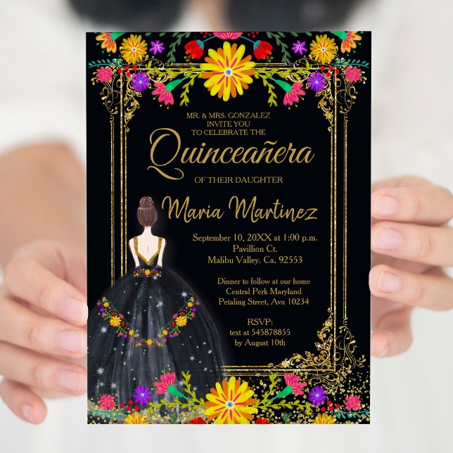 Invitación Flores mexicanas con quinceañera negra de oro (Subido por el creador)
