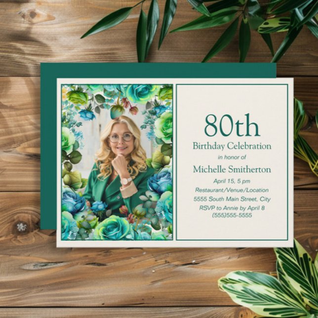 Invitación Flores modernas azul verdoso verde Cumpleaños 80 F (Blue and green watercolor floral photo birthday party invitation)