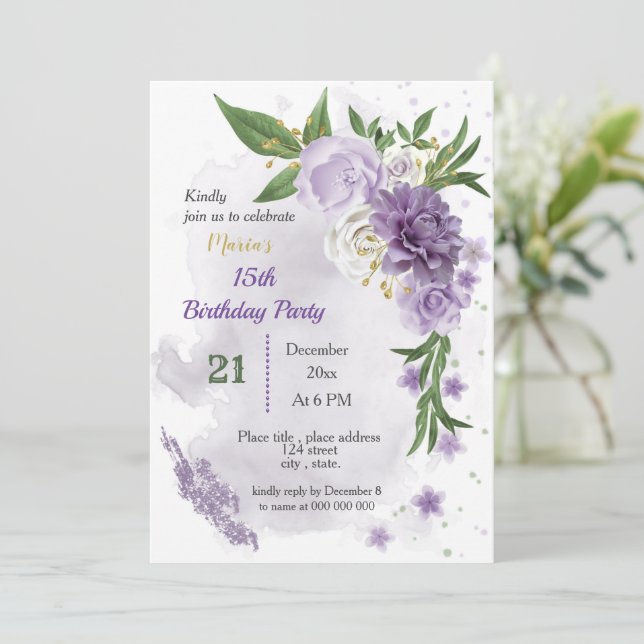 Invitación flores moradas y hojas verdes cumpleaños (Anverso de pie)
