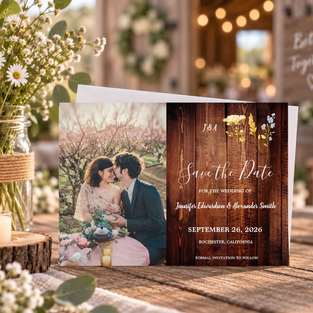 Invitación Flores rústicas monograma foto Save the Date (Rustic wildflowers flowers monogrammed photo Save the Date Invitation. For your rustic wedding.
)