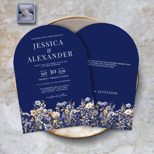 Invitación Flores salvajes azul turquesa elegante Boda de la  (Dusty Blue Wildflowers Elegant Arch Navy Wedding Invitation with Optional Info on Back.)