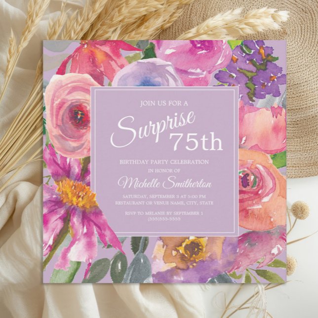 Invitación Flores salvajes color rosa púrpura 75 cumpleaños (Elegant purple and pink watercolor wildflowers surprise 75th birthday party invitation)