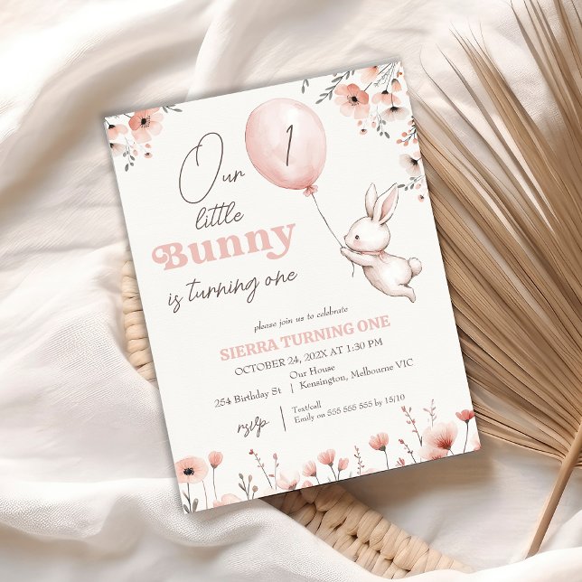 Invitación Flores silvestres Balón Pequeño conejito 1er cumpl (Our Little Bunny 1st Birthday Invitation Girl, Bunny Balloon, Wild flowers, Rabbit 1st Birthday )