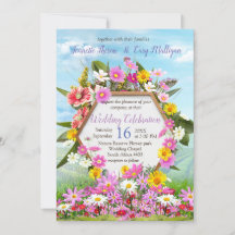 Flores silvestres contra el cielo azul