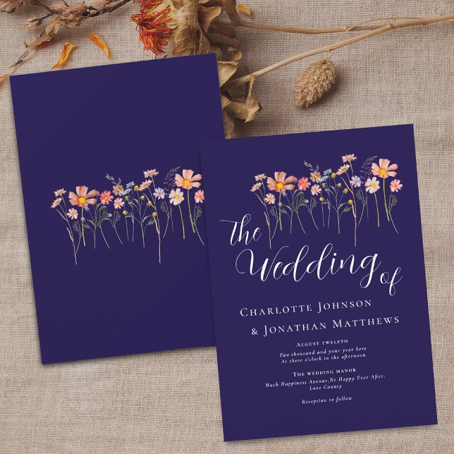Invitación Flores silvestres Elegante Script Azul Marino Terr (Wildflower meadow navy blue terracotta floral fall Wedding invitation white Elegant modern script )