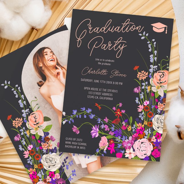 Invitación flores silvestres modernas chic script foto gradua (Subido por el creador)