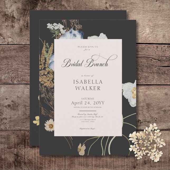 Invitación Flores silvestres rusas en brunch de novias sobre  (Rustic Wildflowers on Charcoal Bridal Brunch Invitation)