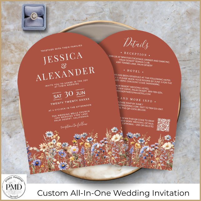Invitación Flores Silvestres Terracota Todo En Un Boda De Cód (Terracotta Wildflowers All-In-One QR Code Arch Wedding Invitation with Details on the Back.)
