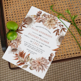 Invitación Flores y hojas de otoño caen en la boda