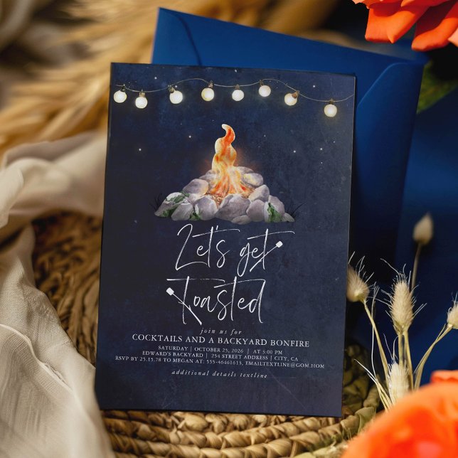 Invitación Fogueo en el patio trasero Vamos a brindar Fiesta  (Let's Get Toasted Bonfire Invitation)