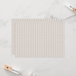 Invitación fondo blanco con un patrón marrón