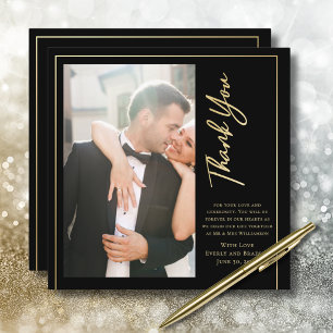Invitación Fondo negro agradecimiento de boda con guión dorad
