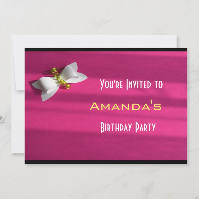 Invitación Fondo rosa con cumpleaños de lazo blanco (Anverso)