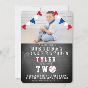 Invitación Foto adorable de niños en pizarra de béisbol Cumpl